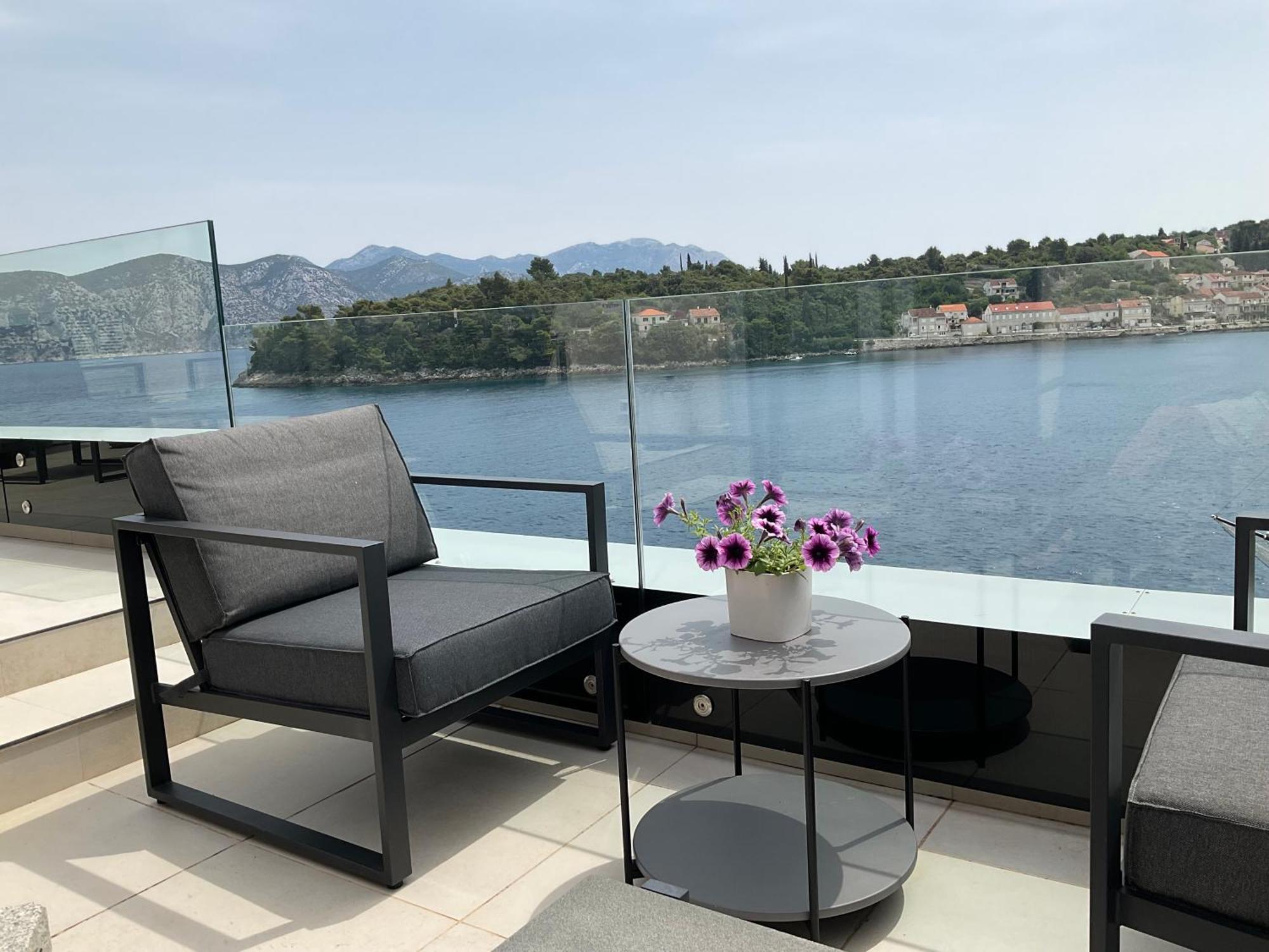 High View-A Seaside Villa With Huge Jacuzzi Račišće Εξωτερικό φωτογραφία